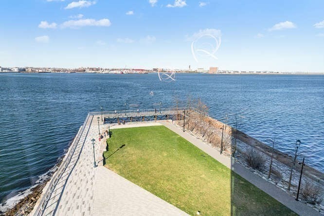 300 Pier 4th Blvd #5C Boston, MA 02210 300 Pier 4th Blvd #5C Boston, MA 02210