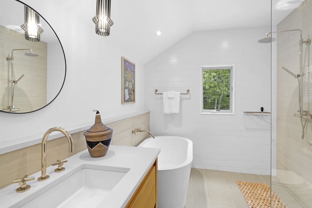 63 Putnam Rd Chilmark, MA 02535