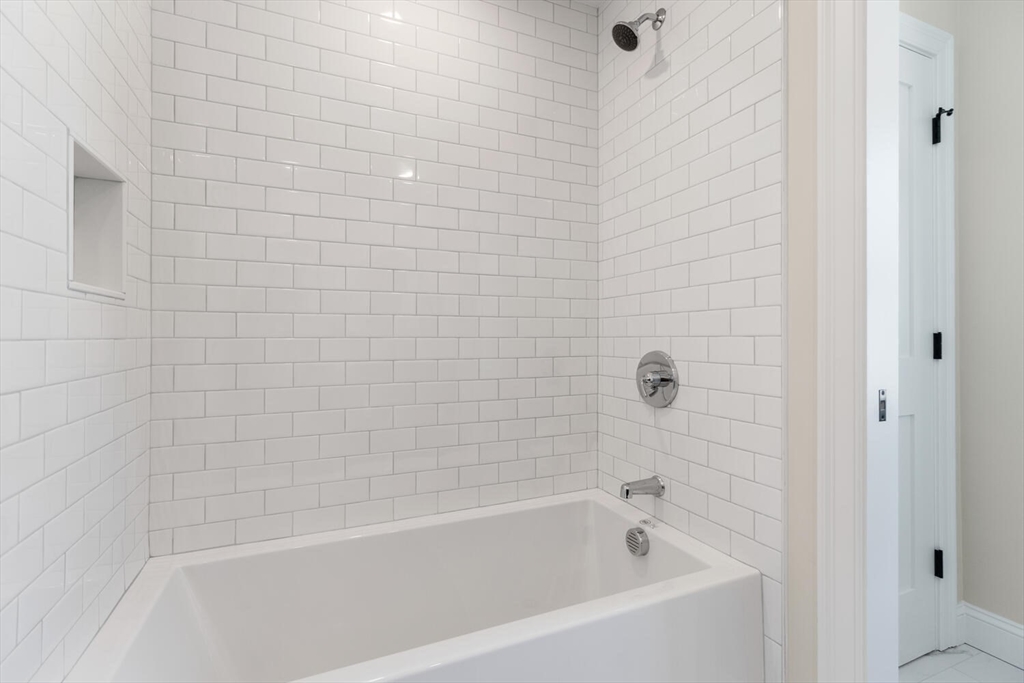 199 Nahant St Wakefield, MA 01880 199 Nahant St Wakefield, MA 01880