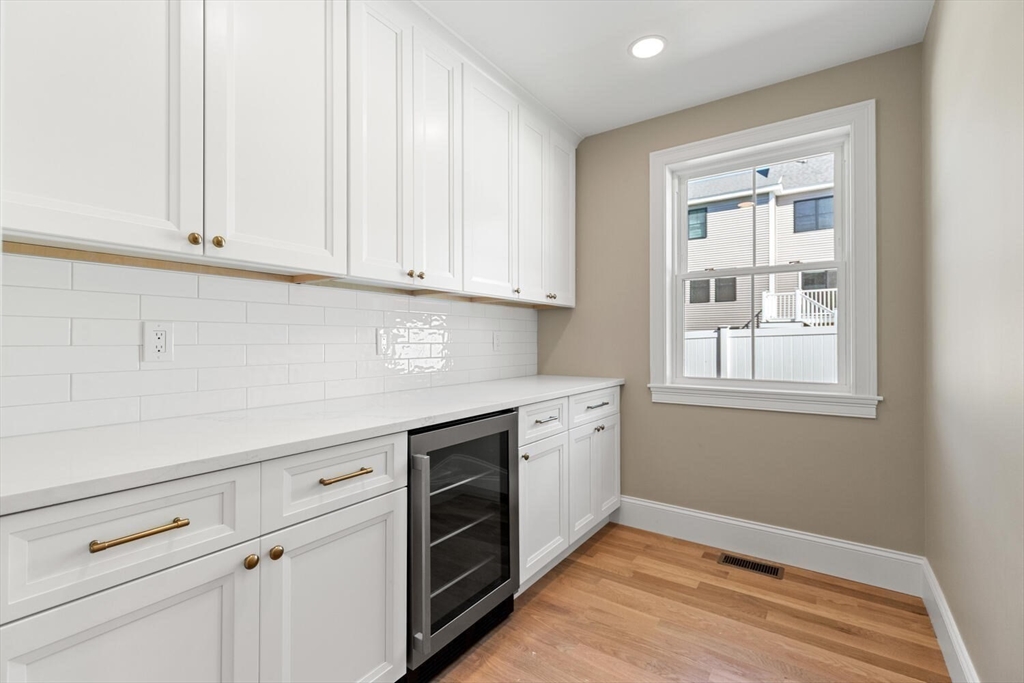 199 Nahant St Wakefield, MA 01880 199 Nahant St Wakefield, MA 01880