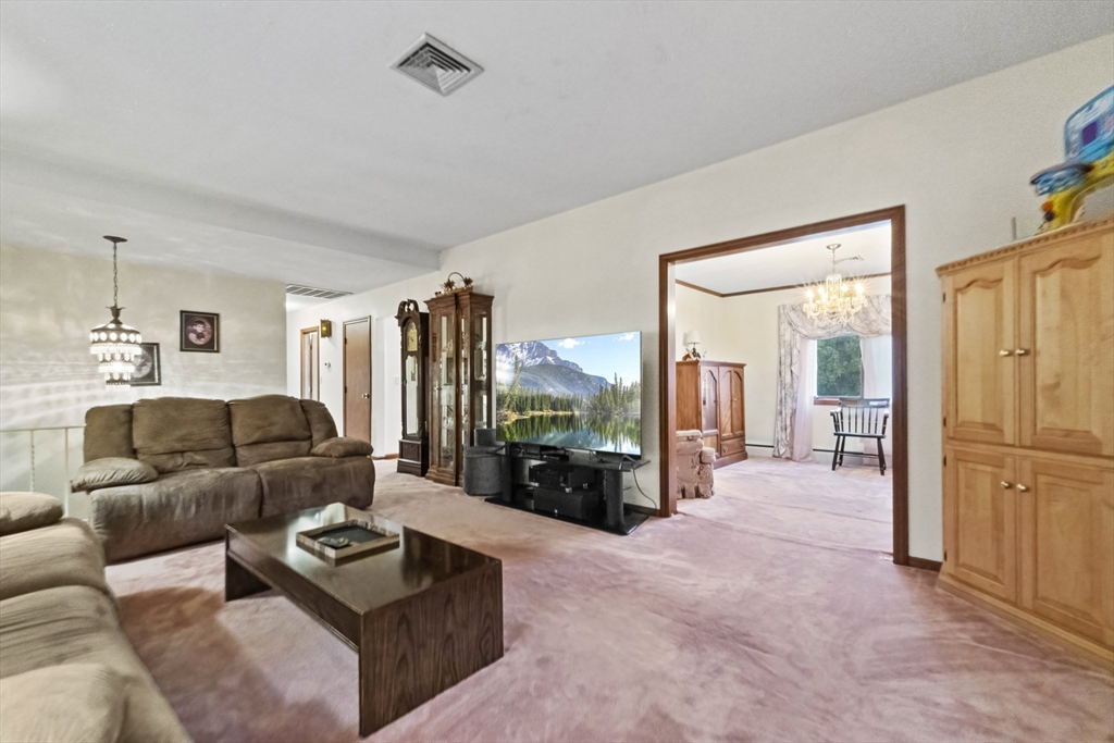 55 West Park Dr Wakefield, MA 01880 55 West Park Dr Wakefield, MA 01880