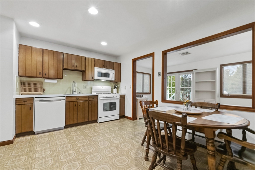 55 West Park Dr Wakefield, MA 01880 55 West Park Dr Wakefield, MA 01880