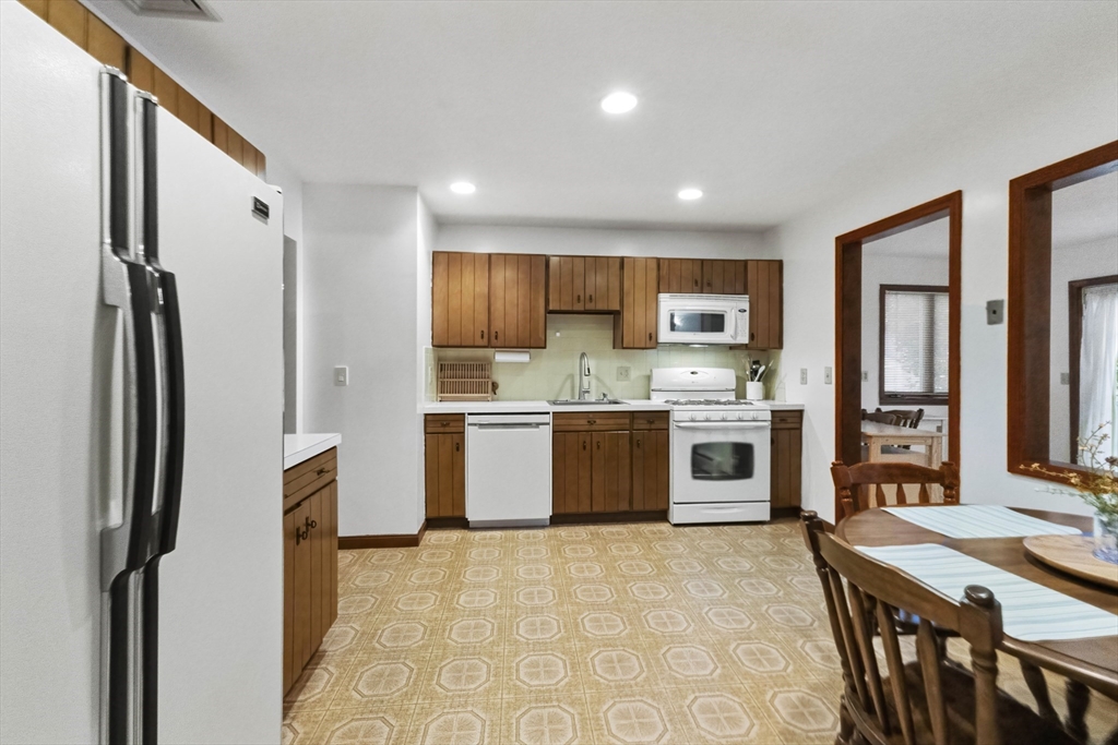 55 West Park Dr Wakefield, MA 01880 55 West Park Dr Wakefield, MA 01880