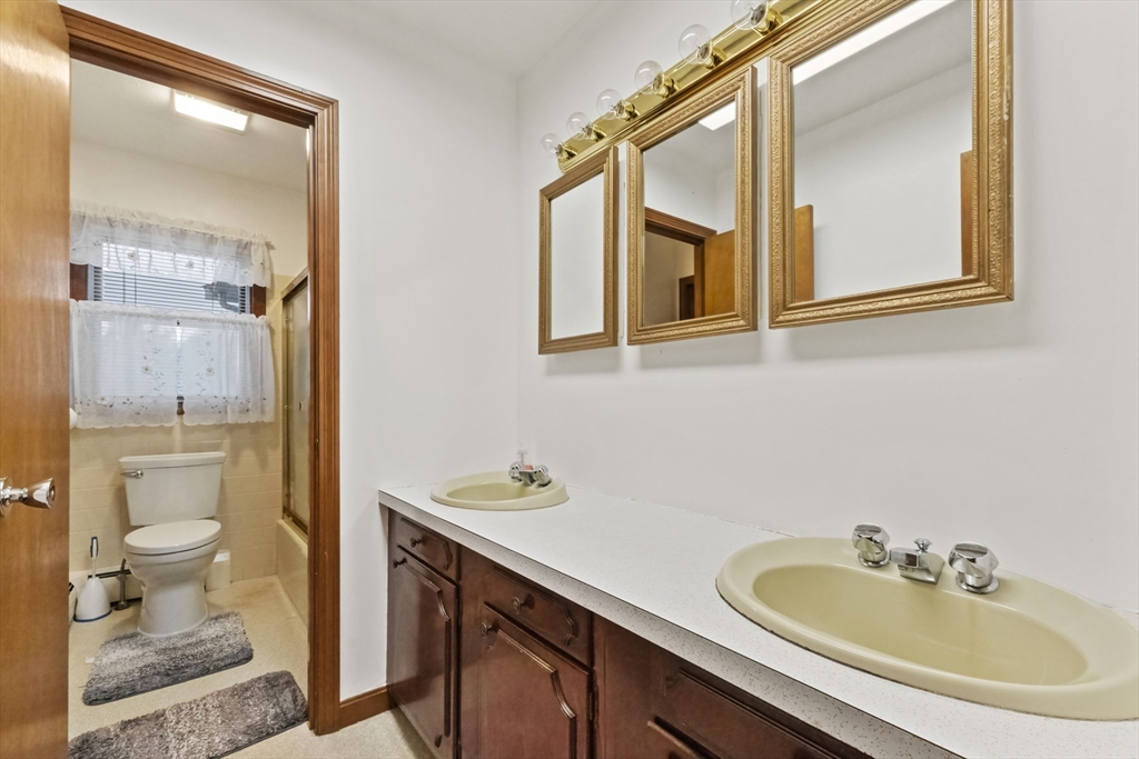 55 West Park Dr Wakefield, MA 01880 55 West Park Dr Wakefield, MA 01880