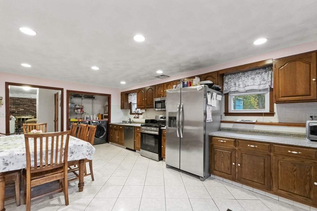 55 West Park Dr Wakefield, MA 01880 55 West Park Dr Wakefield, MA 01880