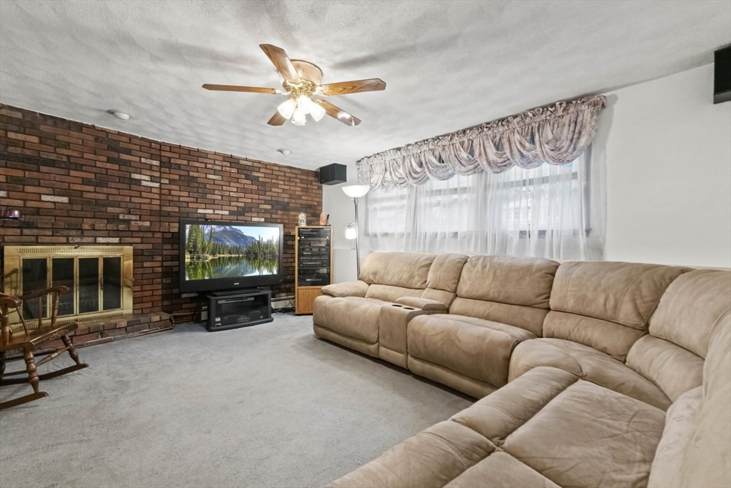 55 West Park Dr Wakefield, MA 01880 55 West Park Dr Wakefield, MA 01880