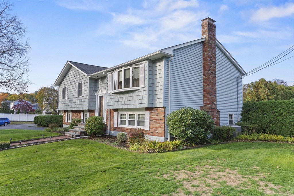 55 West Park Dr Wakefield, MA 01880 55 West Park Dr Wakefield, MA 01880