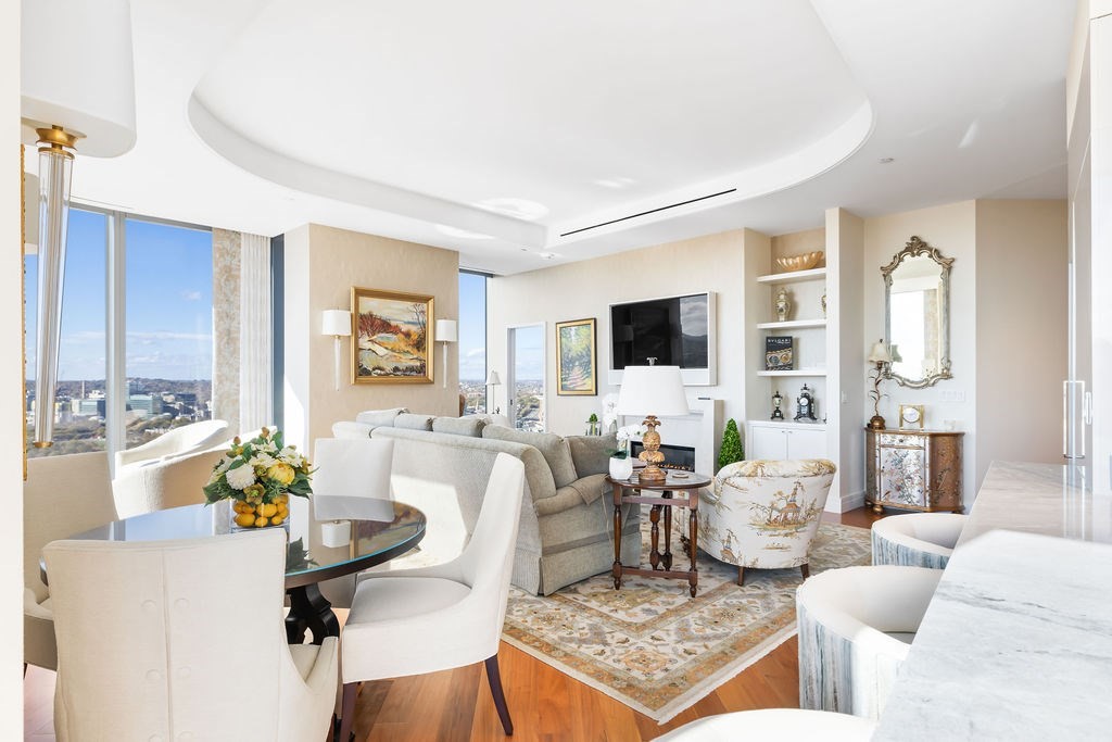 1 Dalton St #3205 Boston, MA 02115