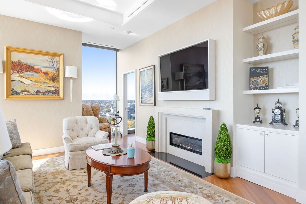 1 Dalton St #3205 Boston, MA 02115