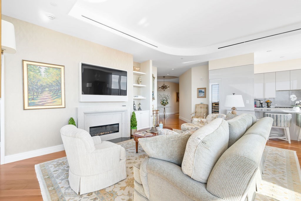 1 Dalton St #3205 Boston, MA 02115