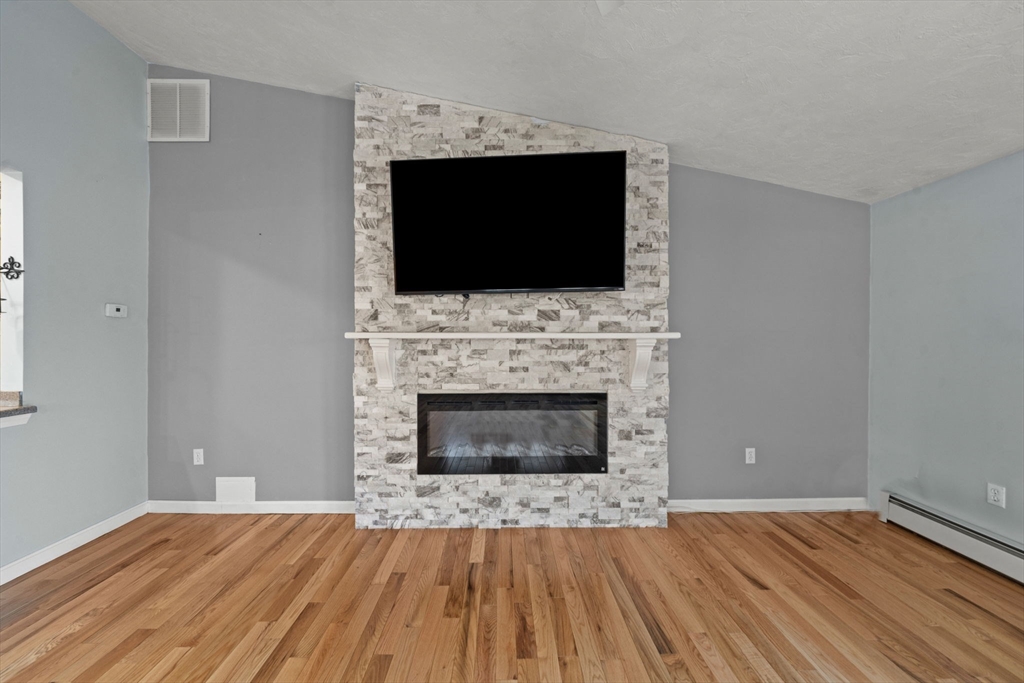 5 Jessica Ln Wakefield, MA 01880