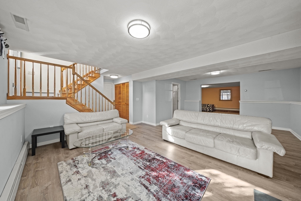 5 Jessica Ln Wakefield, MA 01880