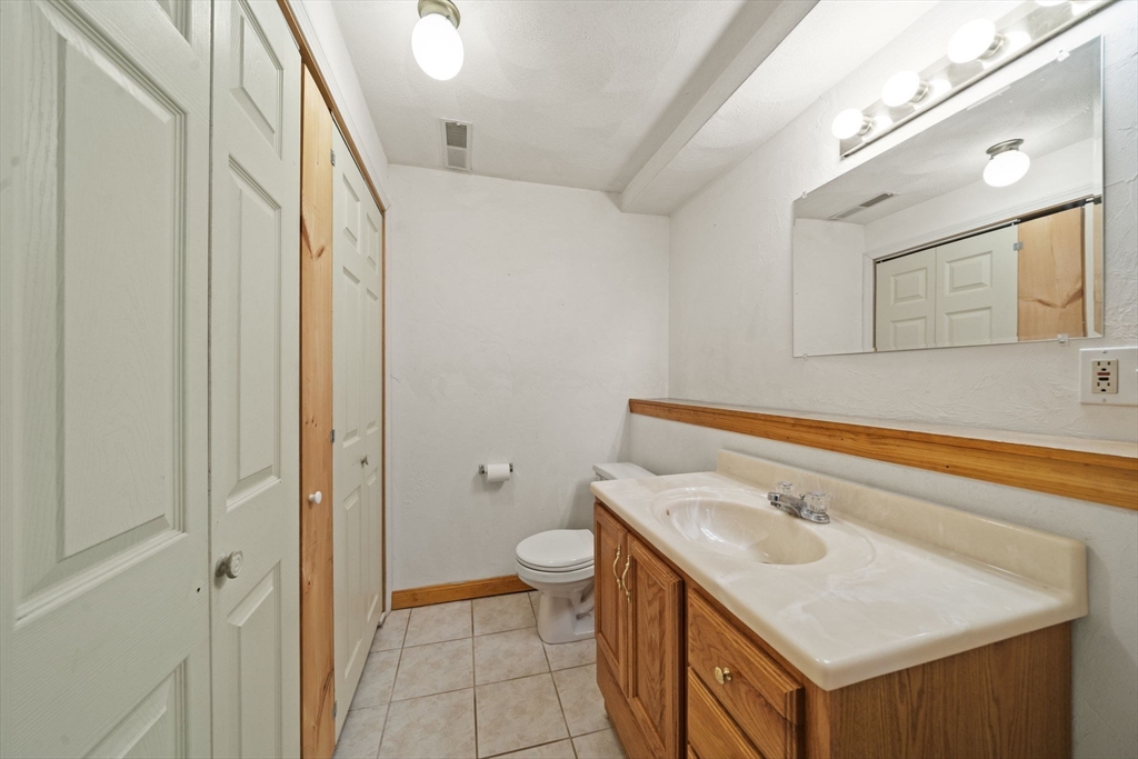 5 Jessica Ln Wakefield, MA 01880