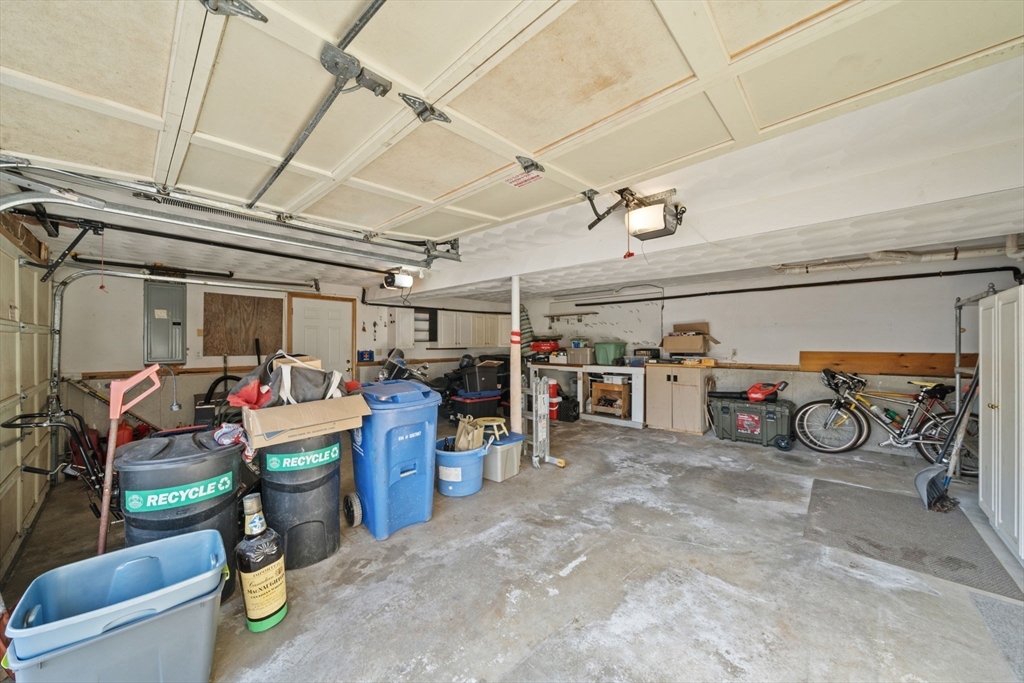 5 Jessica Ln Wakefield, MA 01880