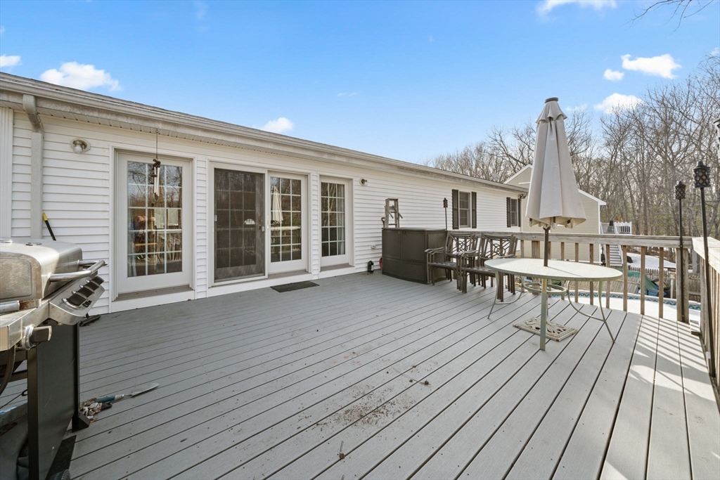 5 Jessica Ln Wakefield, MA 01880