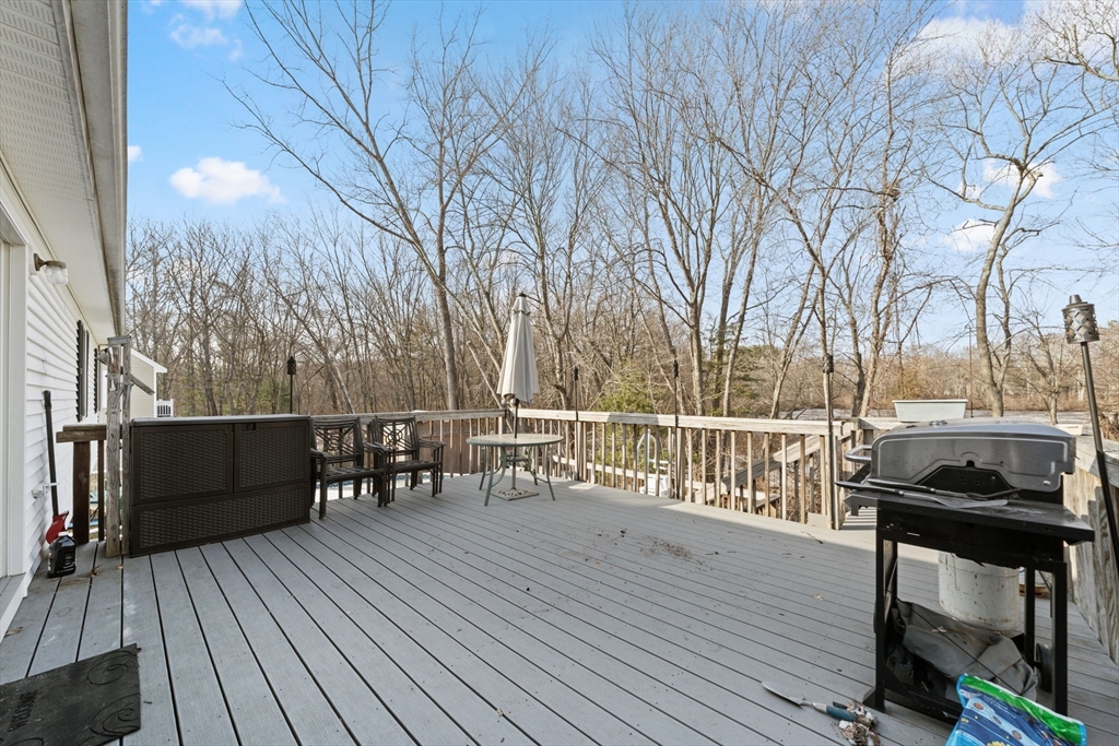 5 Jessica Ln Wakefield, MA 01880