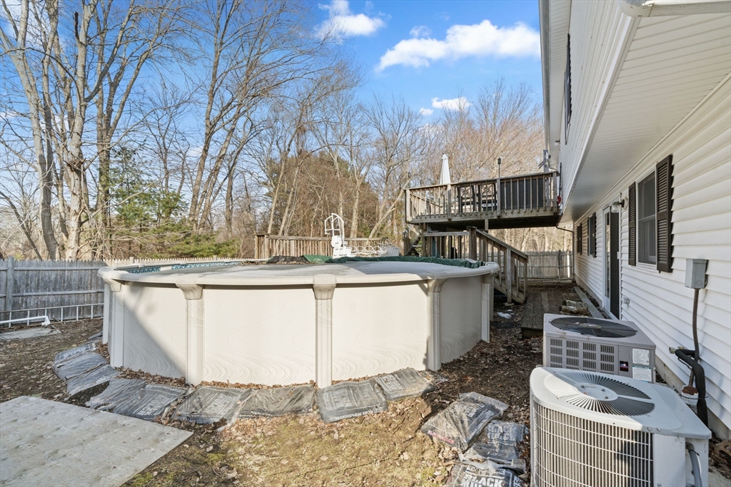 5 Jessica Ln Wakefield, MA 01880