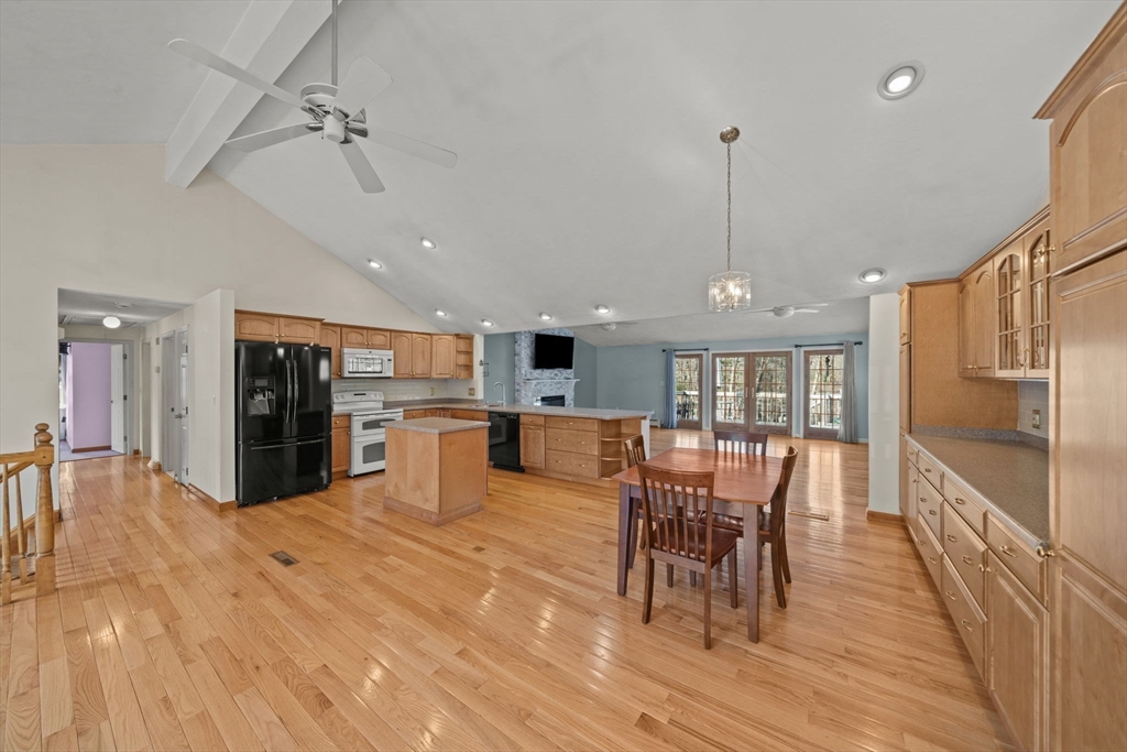 5 Jessica Ln Wakefield, MA 01880