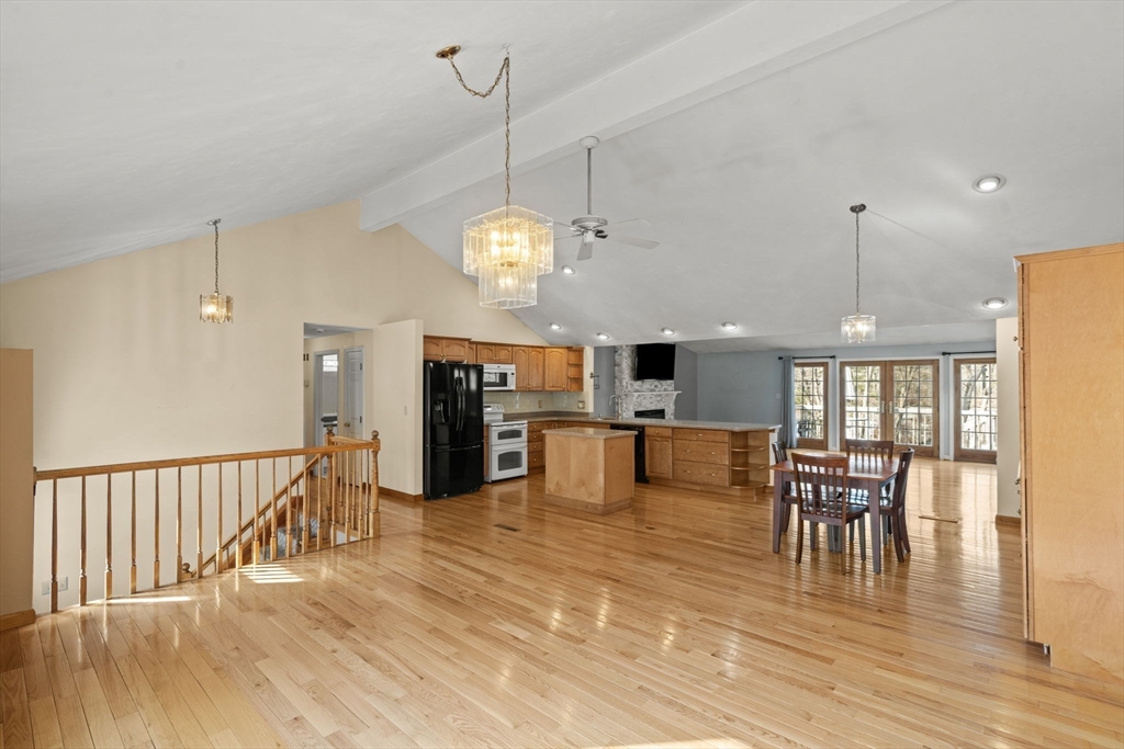 5 Jessica Ln Wakefield, MA 01880