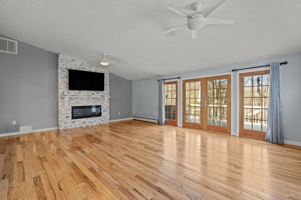 5 Jessica Ln Wakefield, MA 01880