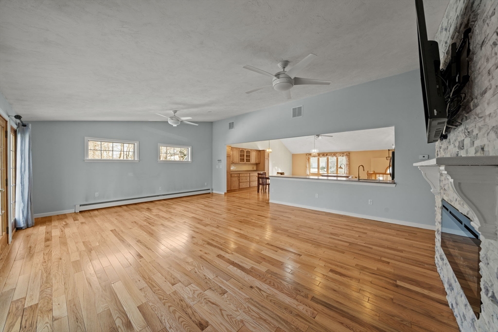 5 Jessica Ln Wakefield, MA 01880