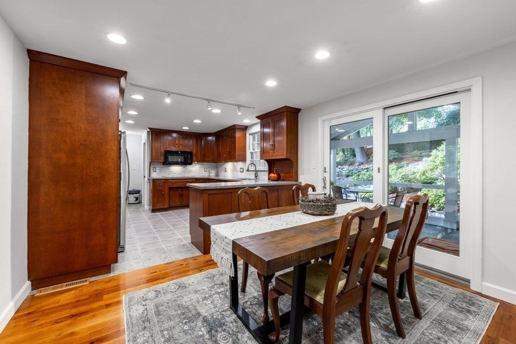 2 Rosemary Ave Wakefield, MA 01880