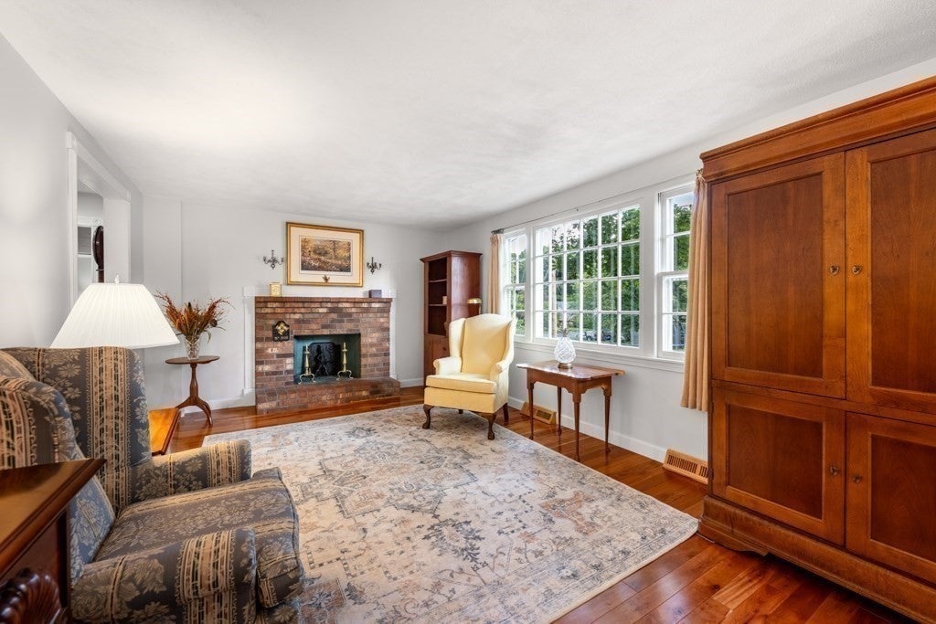 2 Rosemary Ave Wakefield, MA 01880