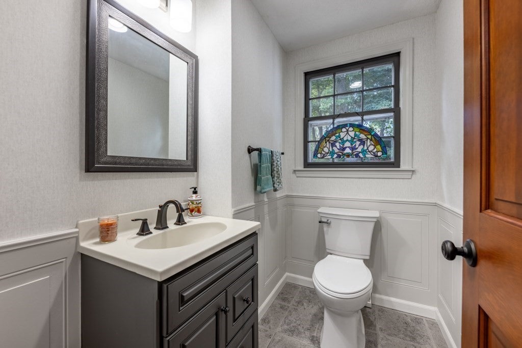 2 Rosemary Ave Wakefield, MA 01880