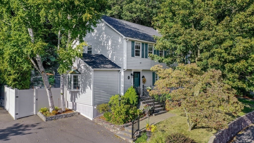 2 Rosemary Ave Wakefield, MA 01880