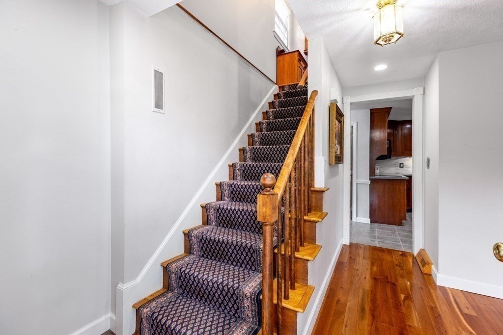 2 Rosemary Ave Wakefield, MA 01880