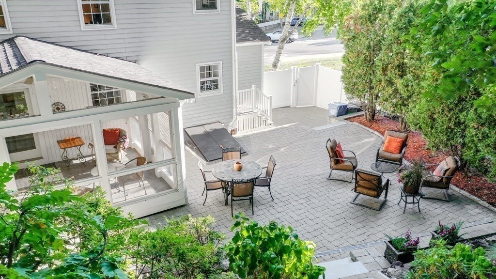 2 Rosemary Ave Wakefield, MA 01880