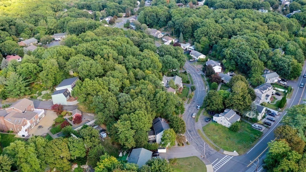 2 Rosemary Ave Wakefield, MA 01880