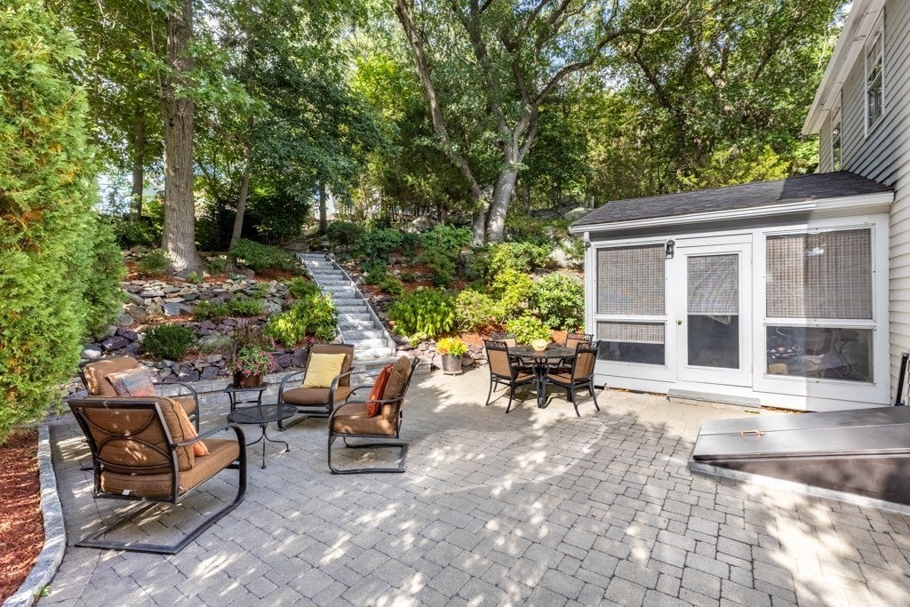 2 Rosemary Ave Wakefield, MA 01880