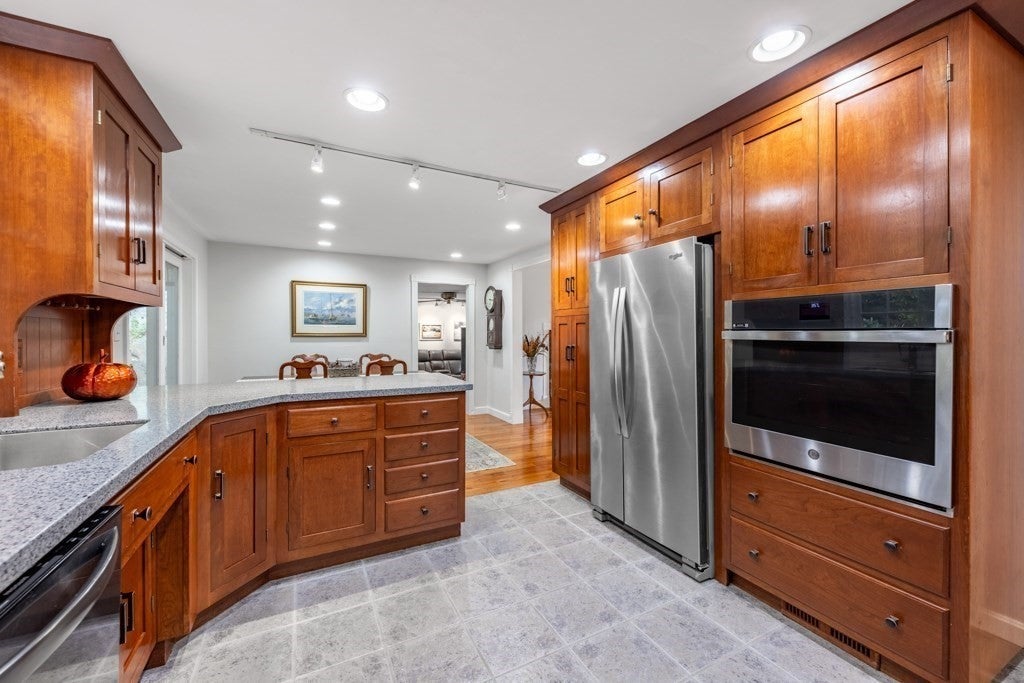 2 Rosemary Ave Wakefield, MA 01880