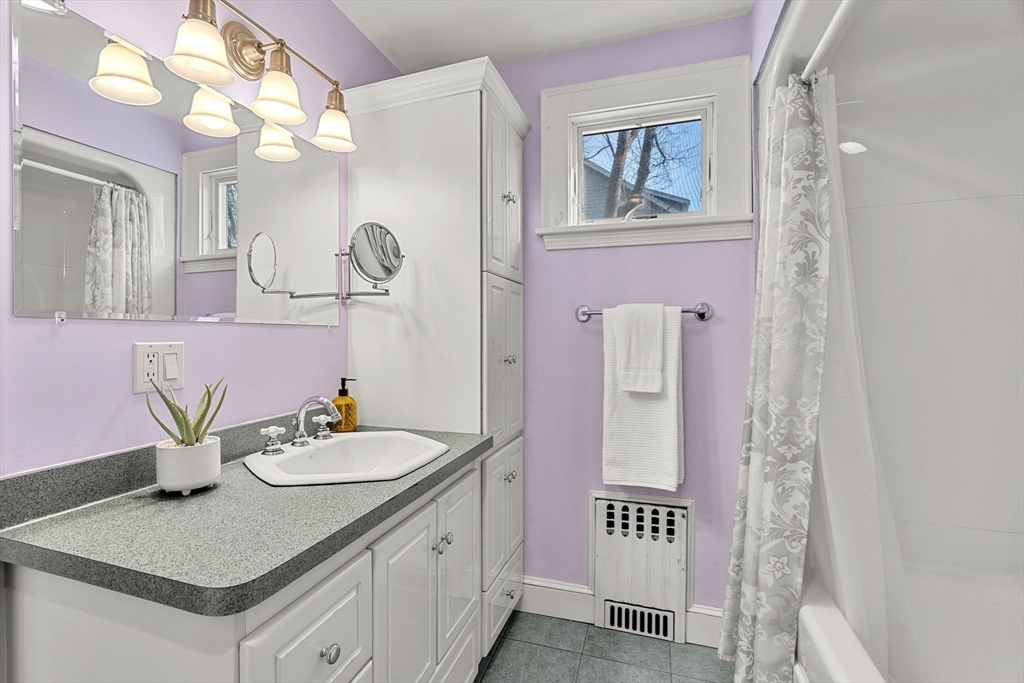 24 Gladstone St Wakefield, MA 01880