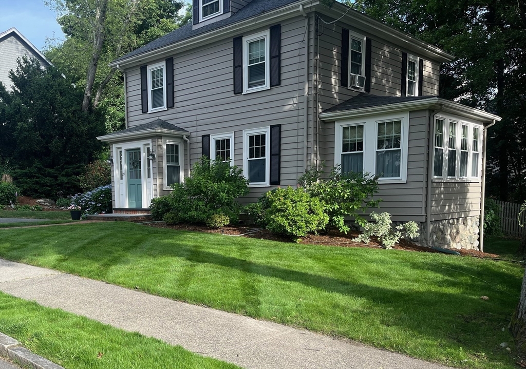 24 Gladstone St Wakefield, MA 01880