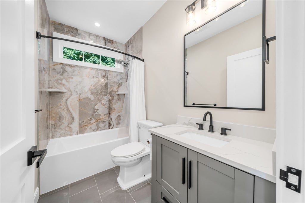 49A Chestnut St #3 Wakefield, MA 01880