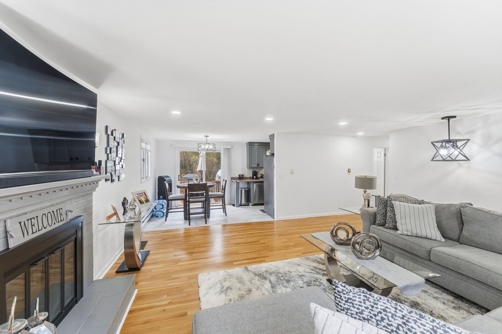 26 Wakefield Ave Webster, MA 01570