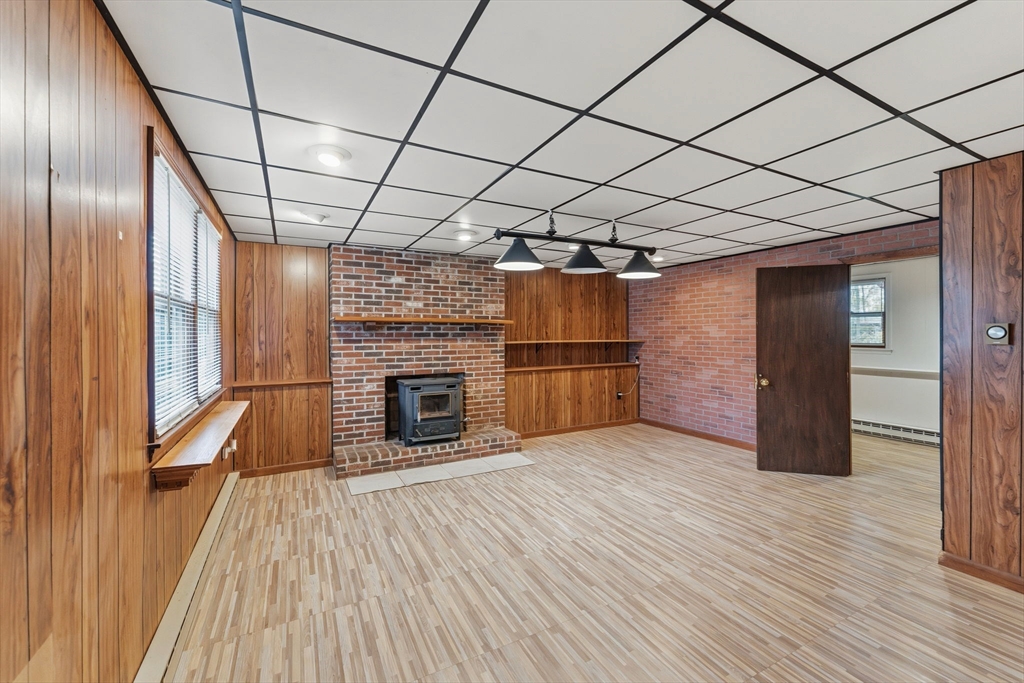 26 Wakefield Ave Webster, MA 01570