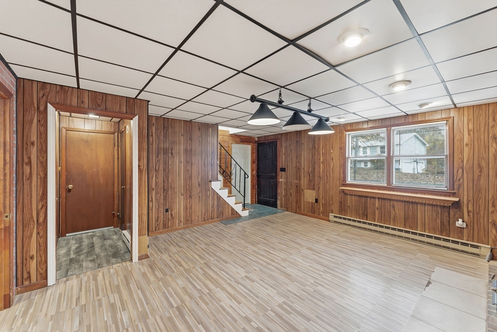 26 Wakefield Ave Webster, MA 01570