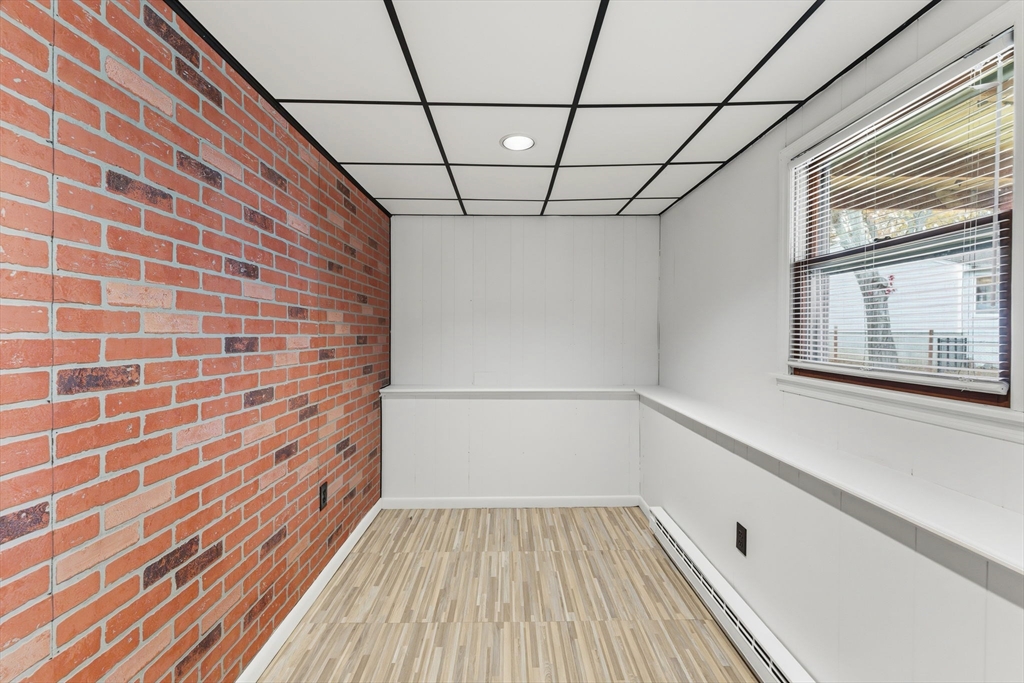 26 Wakefield Ave Webster, MA 01570