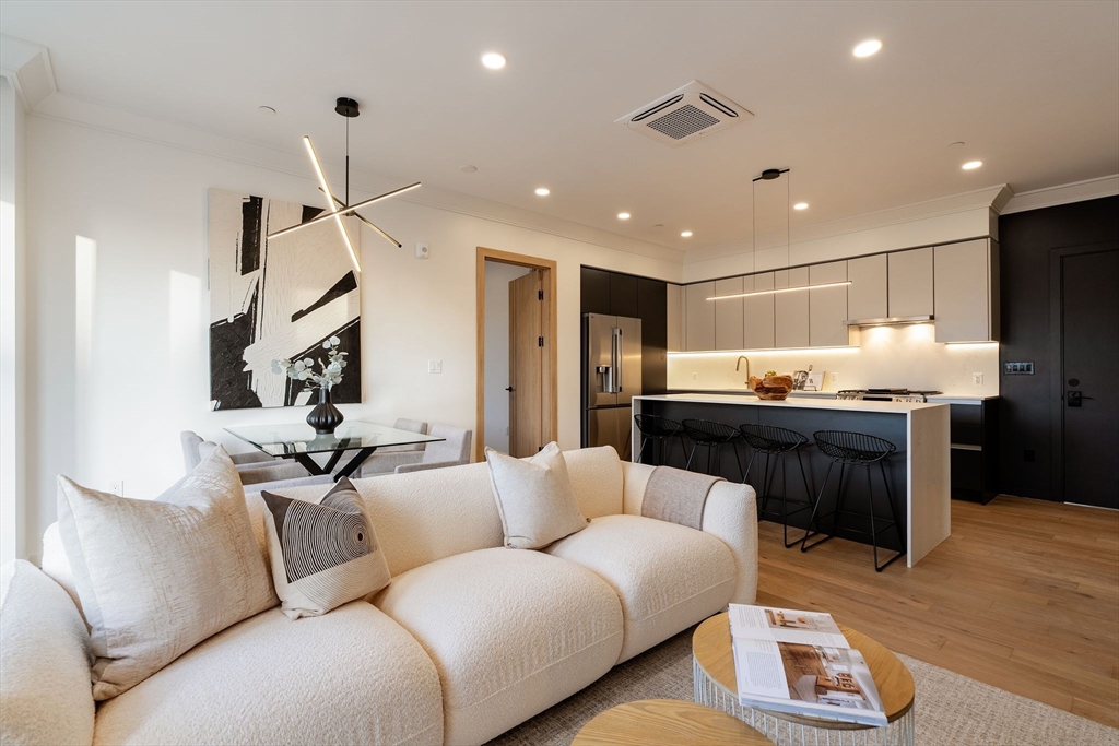 388 Washington St #204