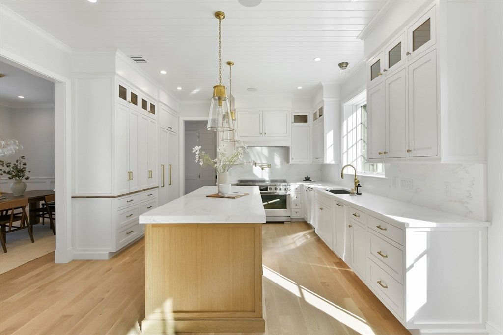 38 Parker Rd Wellesley, MA 02482