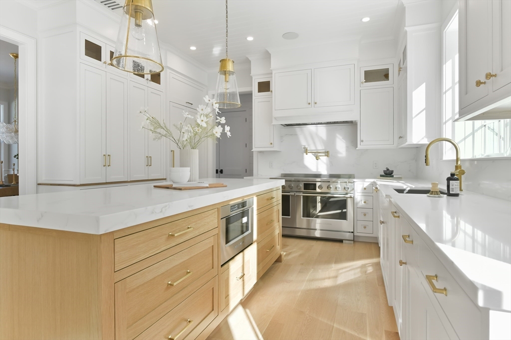 38 Parker Rd Wellesley, MA 02482