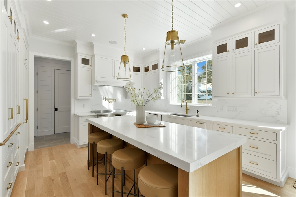 38 Parker Rd Wellesley, MA 02482