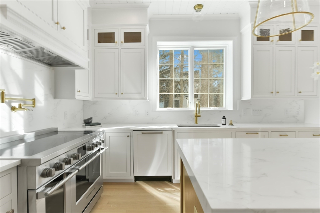 38 Parker Rd Wellesley, MA 02482