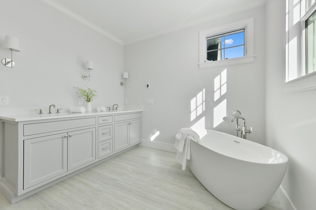 38 Parker Rd Wellesley, MA 02482