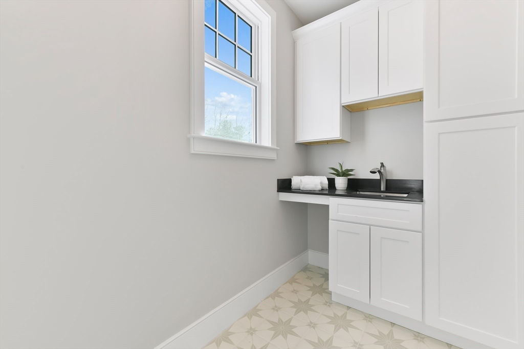 38 Parker Rd Wellesley, MA 02482