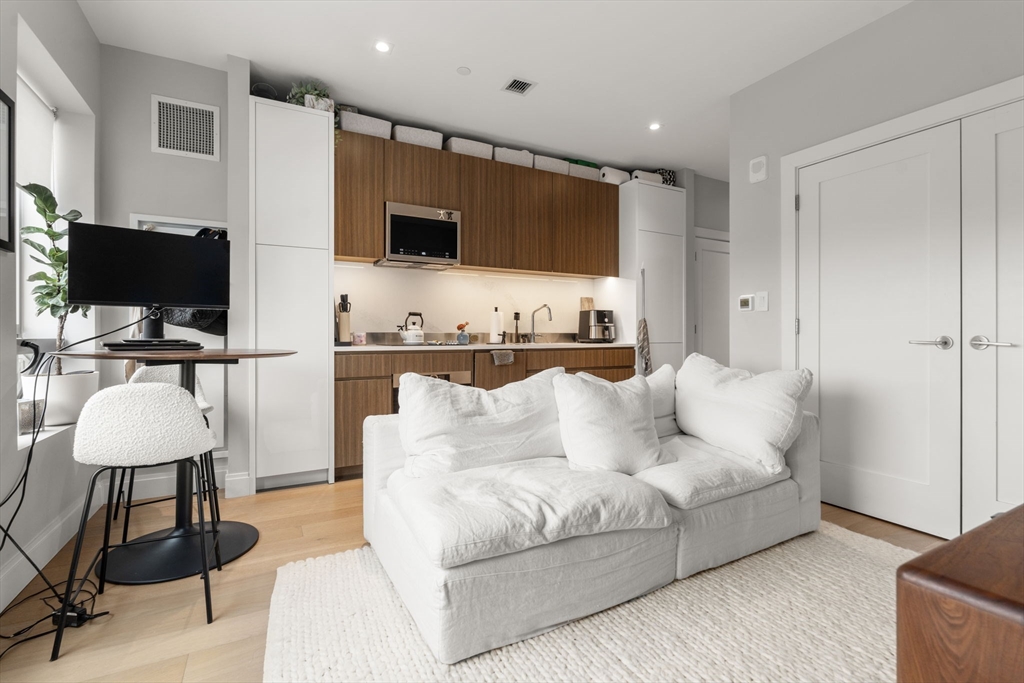 100 Shawmut Ave #908 Boston, MA 02118