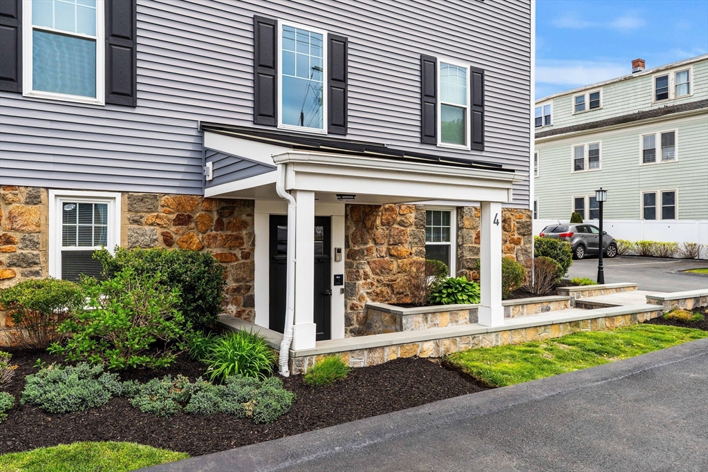 4 Wakefield Ave #4 Wakefield, MA 01880